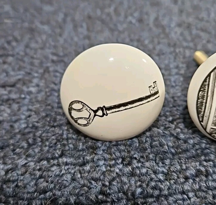 (Lot Of 3) Vintage Round White Skeleton Key & Lock Image Cabinet Drawer Pulls