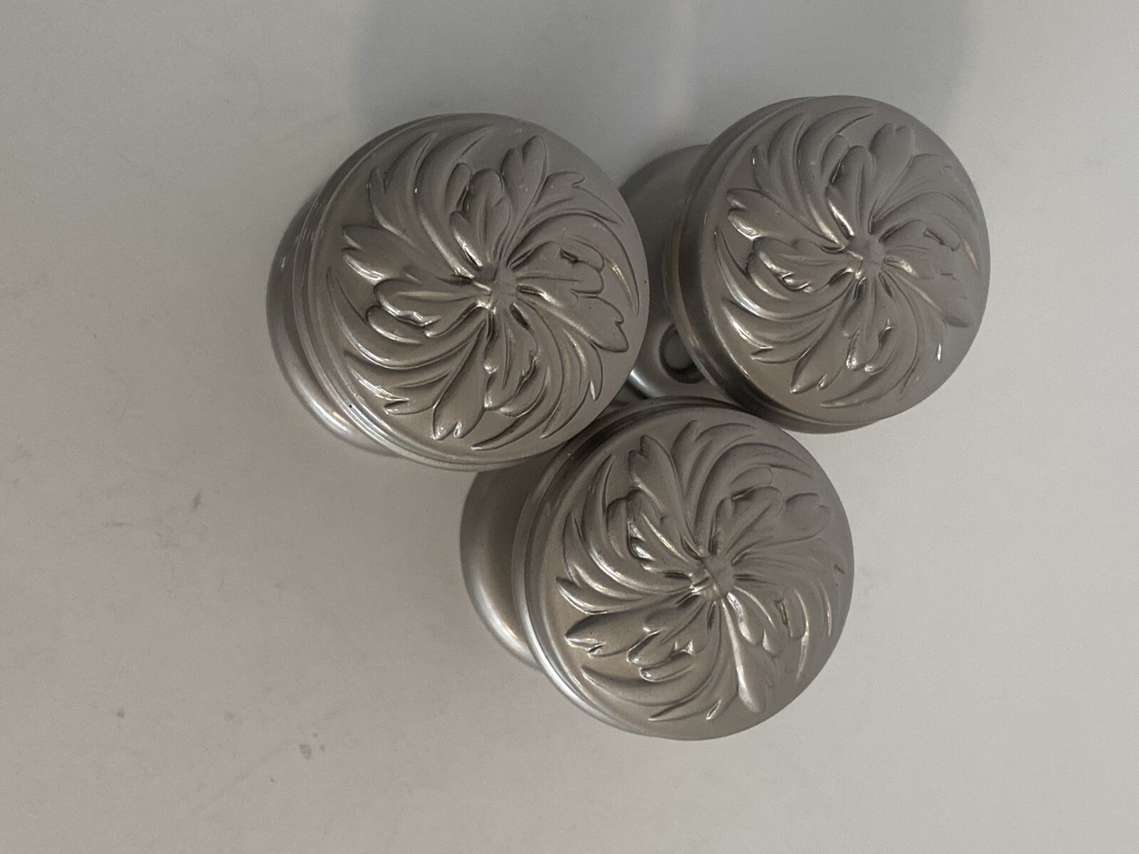 3x – Pewter Look Pulls Raised Floral 1-1/4” Round w/In/Out Mounting Bracket Read