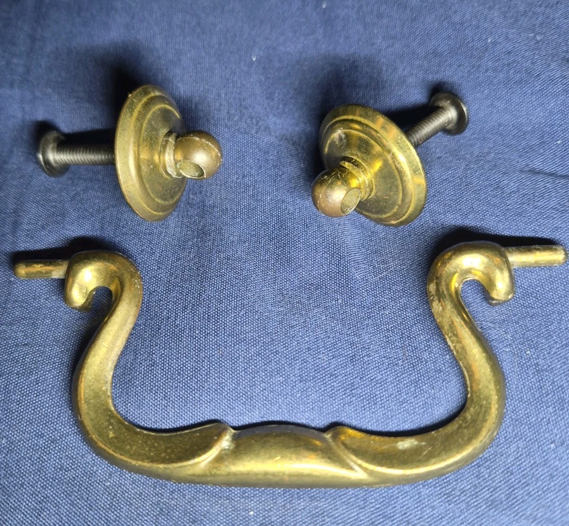 Vtg Bail Drop Pull Handle CB-1844 W/ Mounts And Screws Dark Aged Brass 3-7/8″