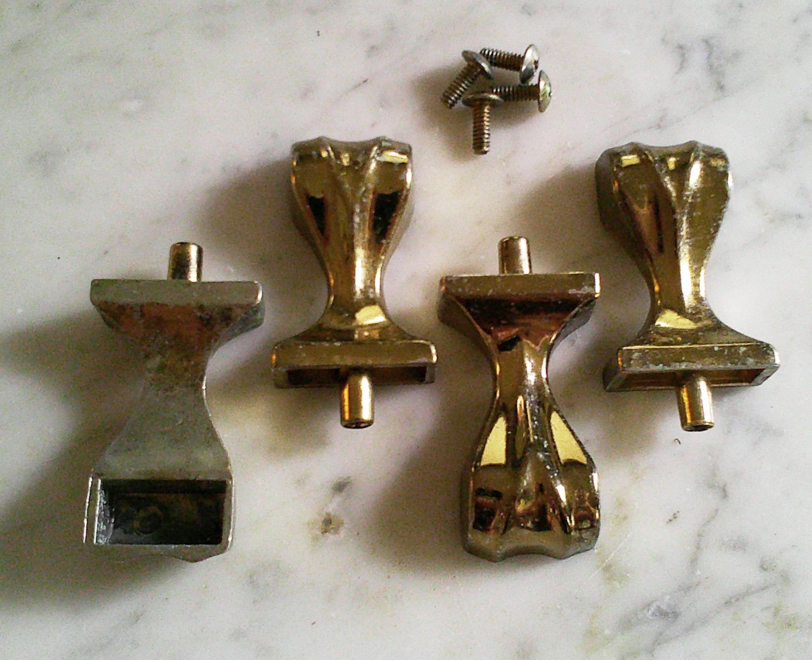 4 Drawer Pull Knobs 1 7/8″ Deep Rectangular Antique Feet look