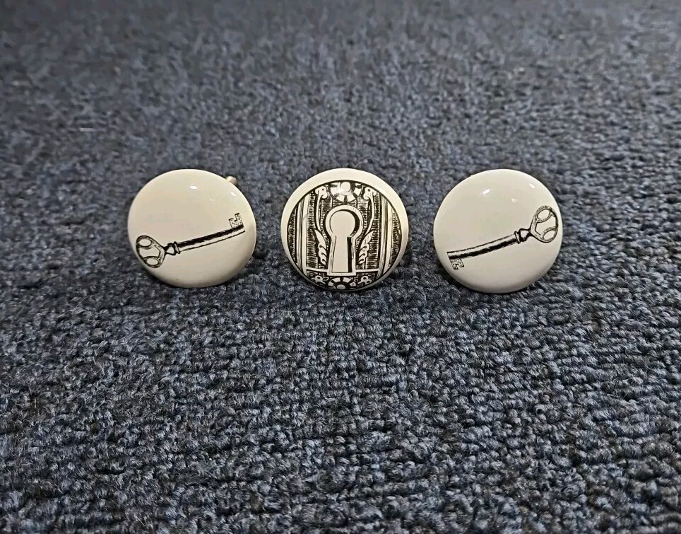 (Lot Of 3) Vintage Round White Skeleton Key & Lock Image Cabinet Drawer Pulls