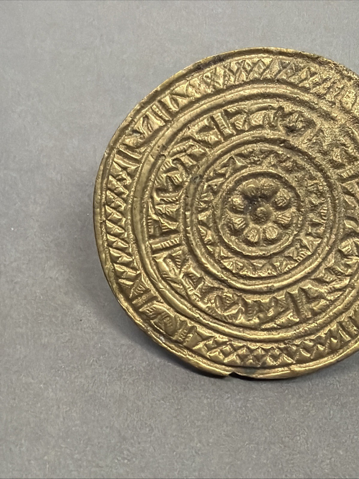 Vintage Brass Drawer pull round floral embellished Decorative India B9
