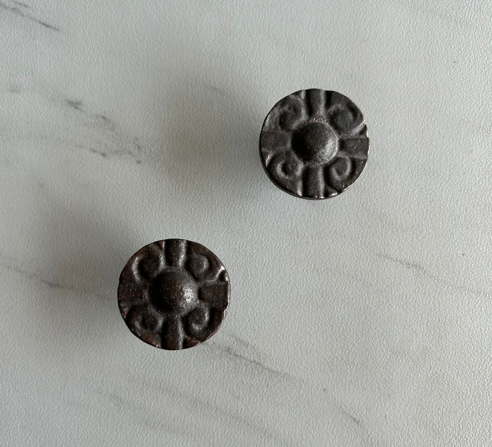 Vintage Cast Iron Victorian Cabinet Drawer Knob Pull Handles 2x
