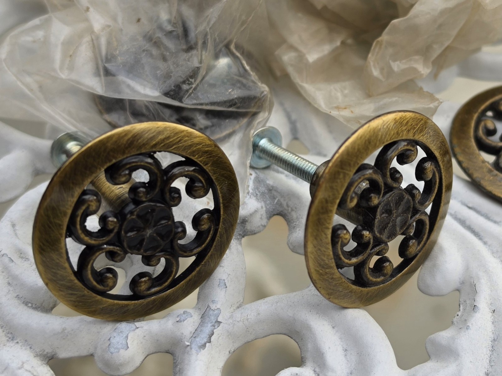 Lot Of 12 Vintage 1970s Brushed Brass Round Floral Cabinet Drawer Handles Pulls