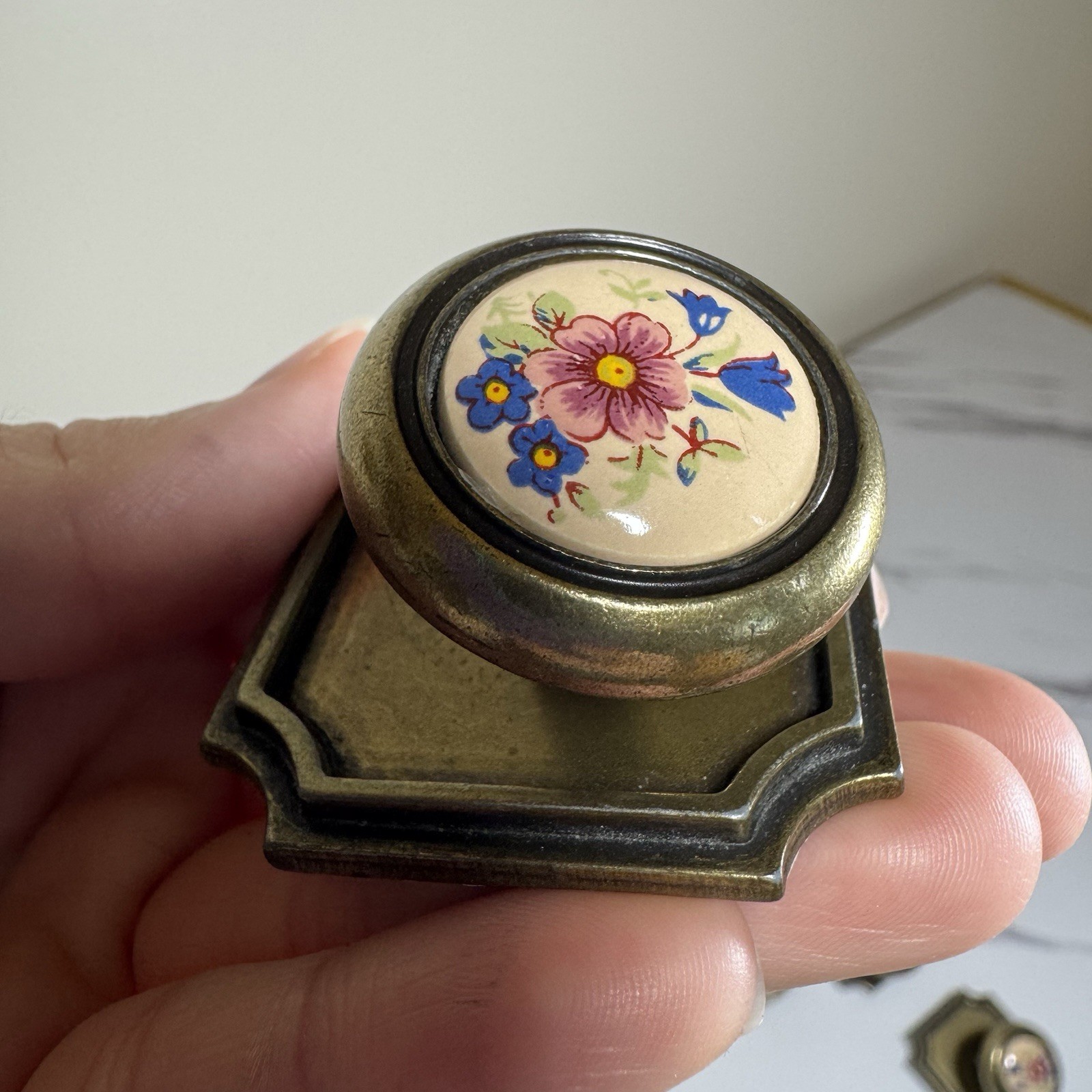 Amerock Brass & Porcelain Pink Blue Floral Pull Drawer Cabinet Knob-lot of 4
