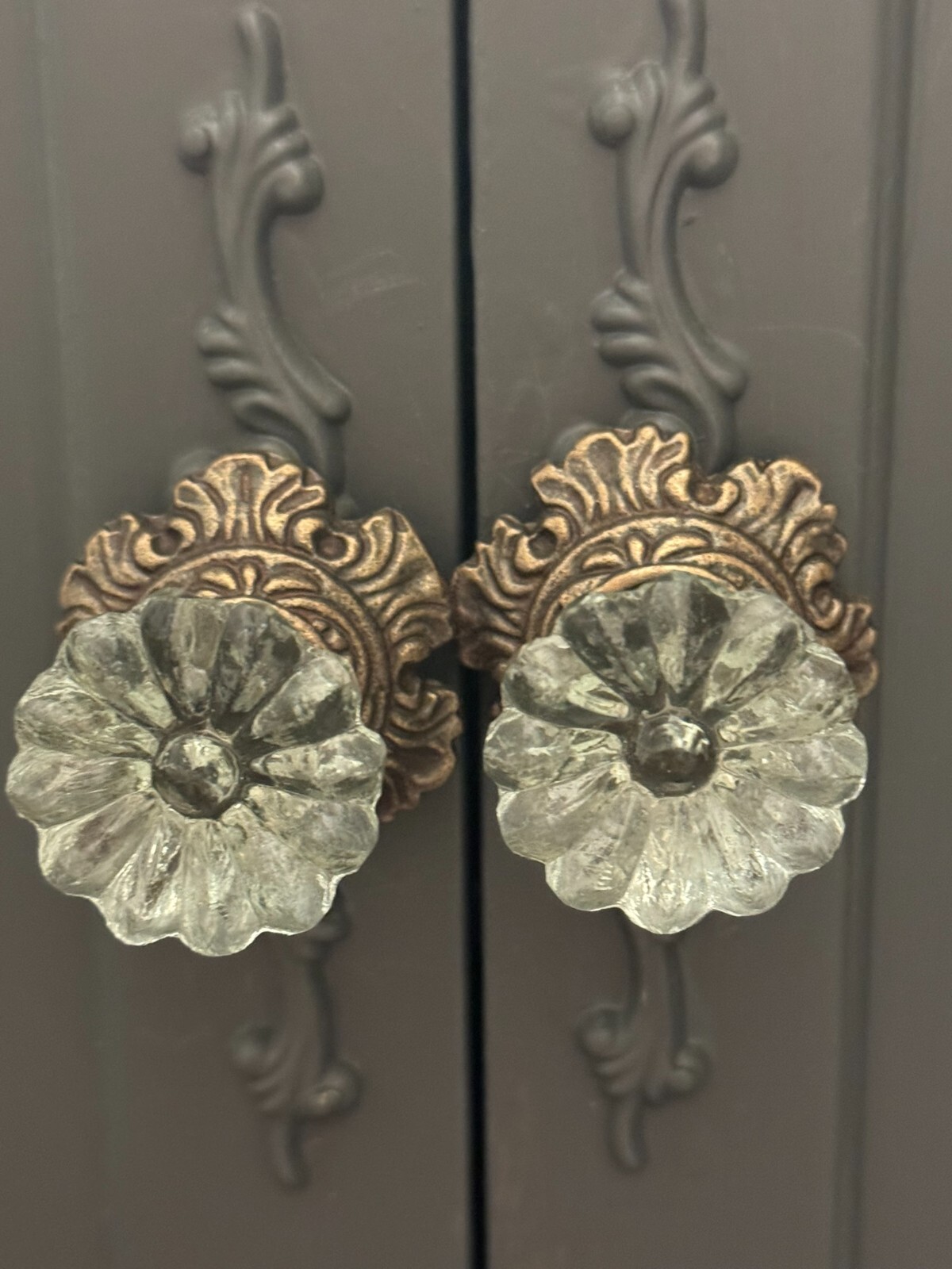 ONE; Vintage-Brass Metal Flower Crystal Clear Glass bronzed Knob Handle pulls