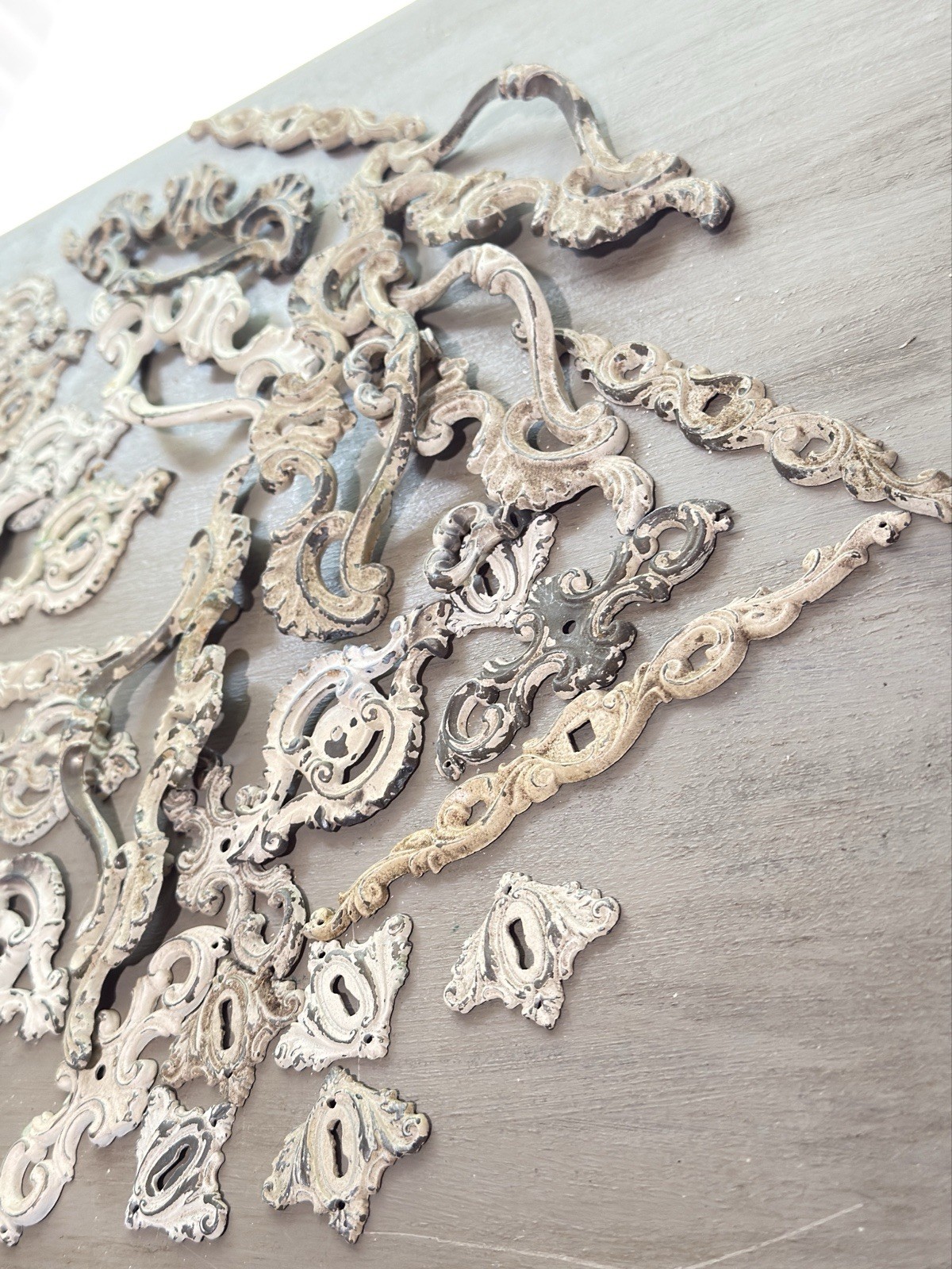 44pc VTG Drexel Heritage French Provincial Ornamental Drawer Knobs Pulls Accent
