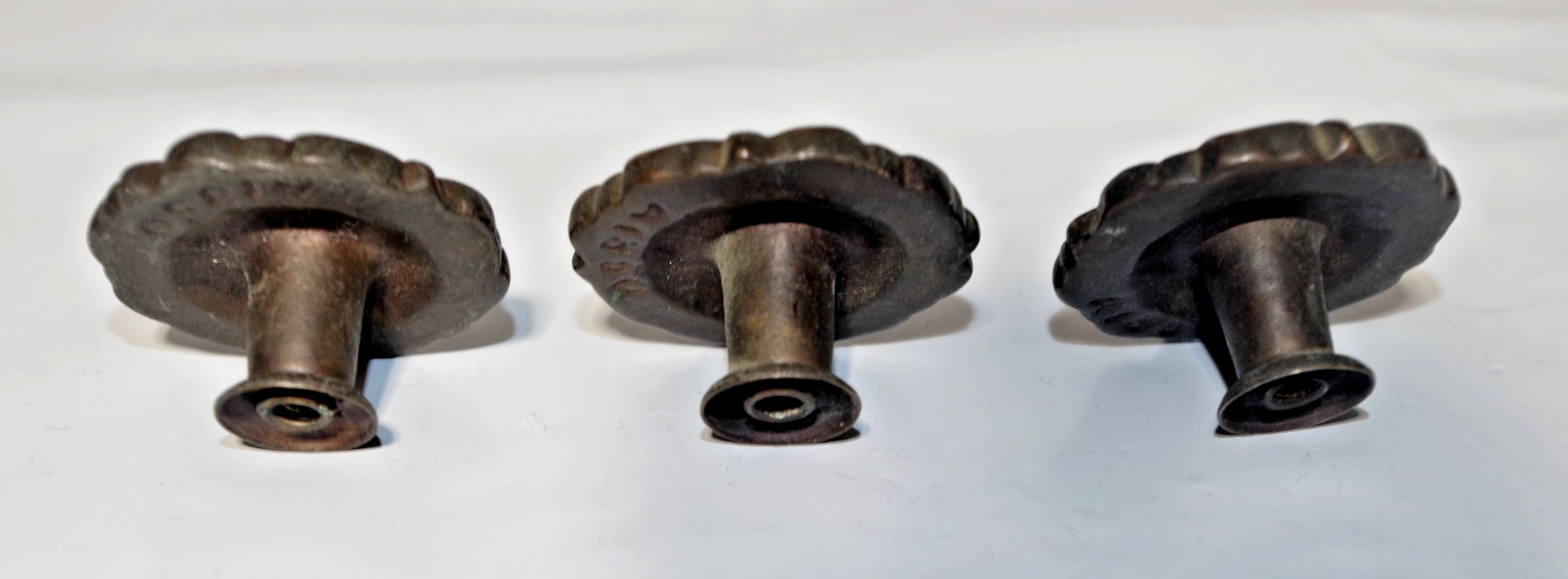 L5 Antique 3 Solid Brass Round Ornate Floral Drawer Cabinet Dresser Pulls Knobs