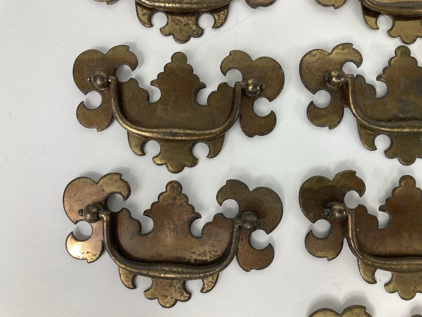 Vtg Reclaimed Brass Chippendale Batwing Bail Drawer Pulls Set Of 13 Patina
