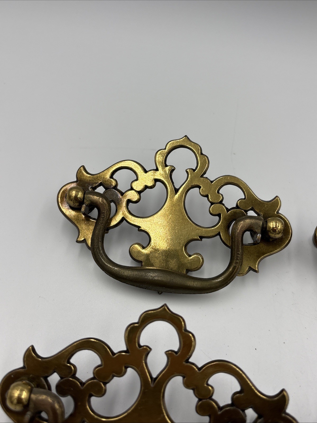 SET OF 4 ORNATE VINTAGE BRASS CHIPPENDALE STYLE BATWING DRAWER PULLS N4381
