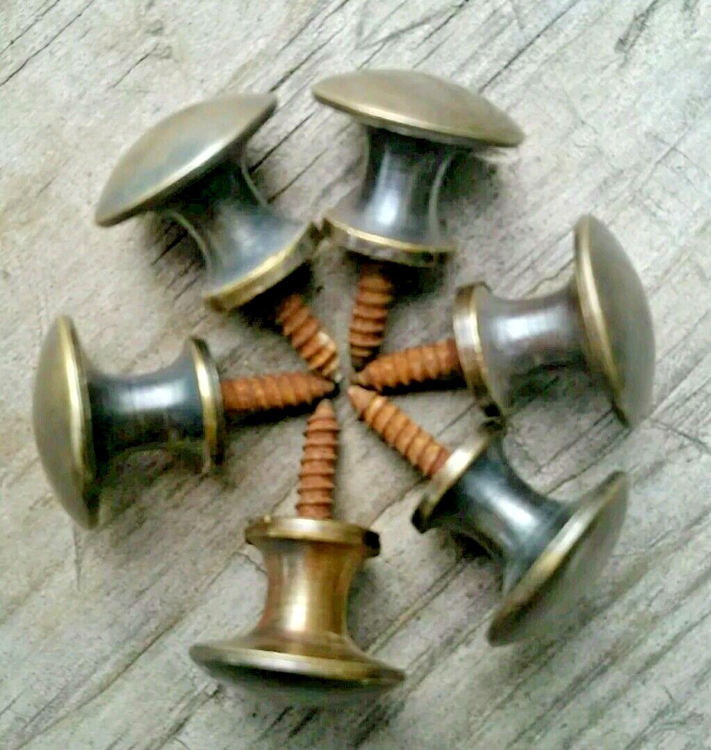 2 x #K (7/16″ dia), 2 x #K2 (5/8″dia) knobs