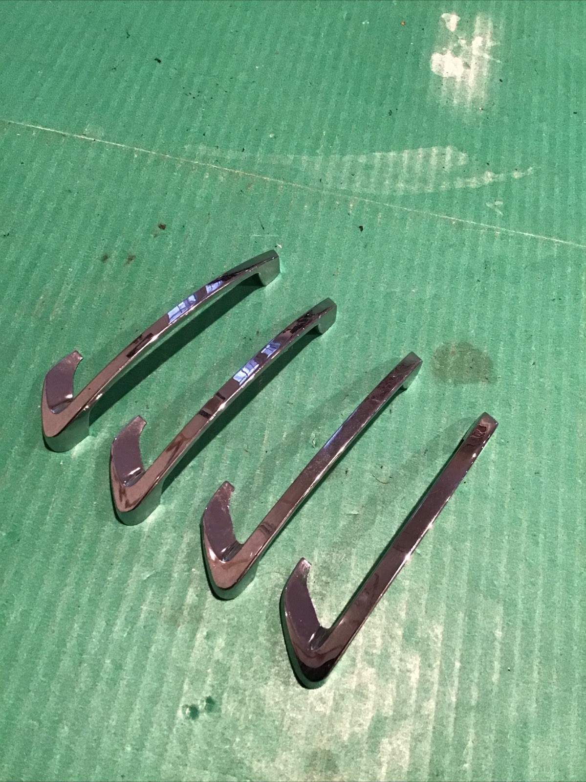 Lot of 4 Vintage 4.5″ Shiny Chrome MCM Art Deco 50’s Atomic Drawer Pulls Handle