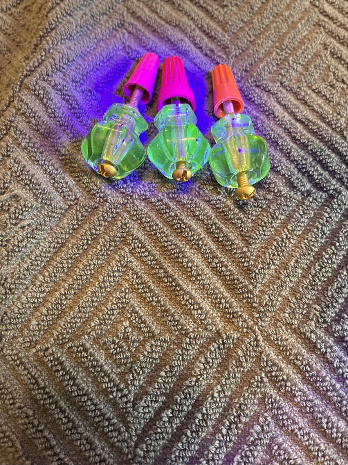 Set of 3 Vintage 1″ Hexagon Green Uranium ? Glass Cabinet Knobs GLOWS