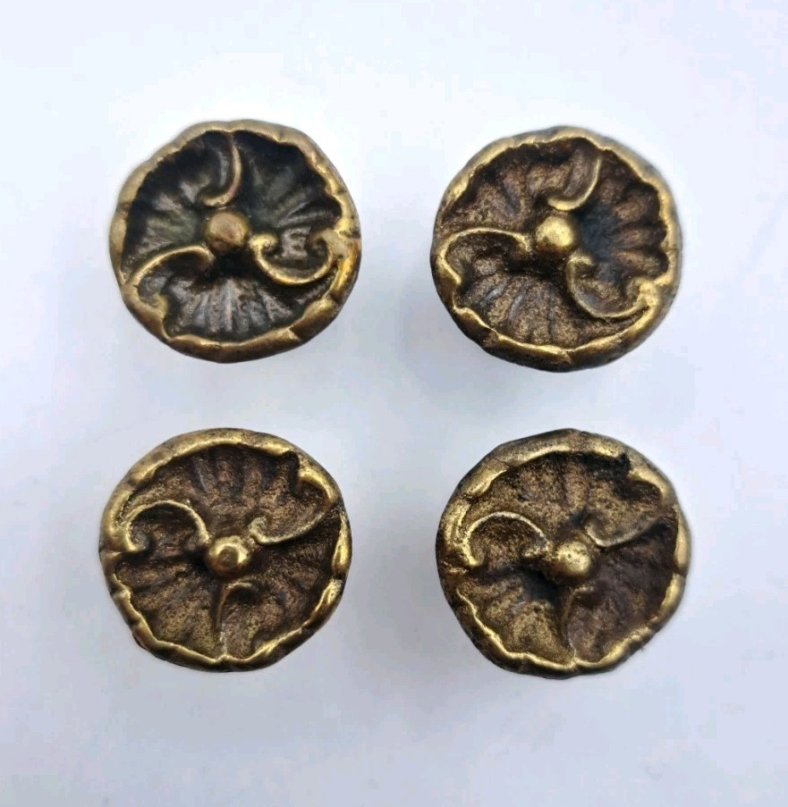 Vintage Knobs Small Round Knob Drawer Pulls Cabinet Furniture Hardware Lot of 4