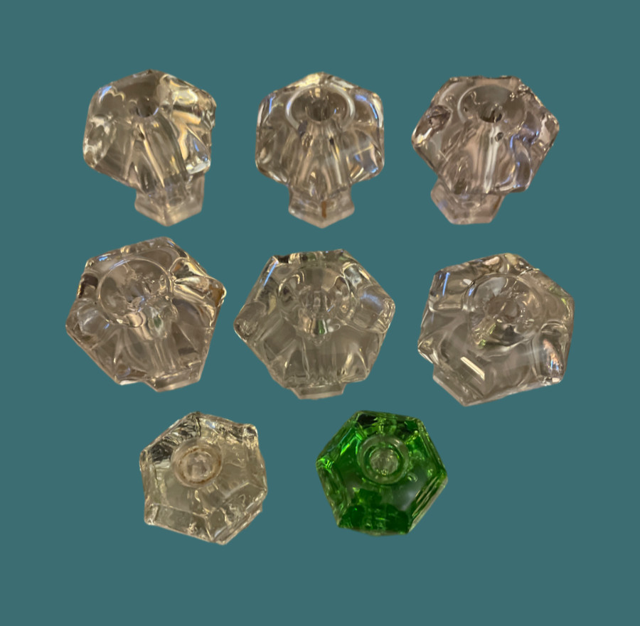 6 Vtg Clear Glass 6-Sided Cabinet Drawer Knobs, Small Hex Top + 2 Sm (1 Green)
