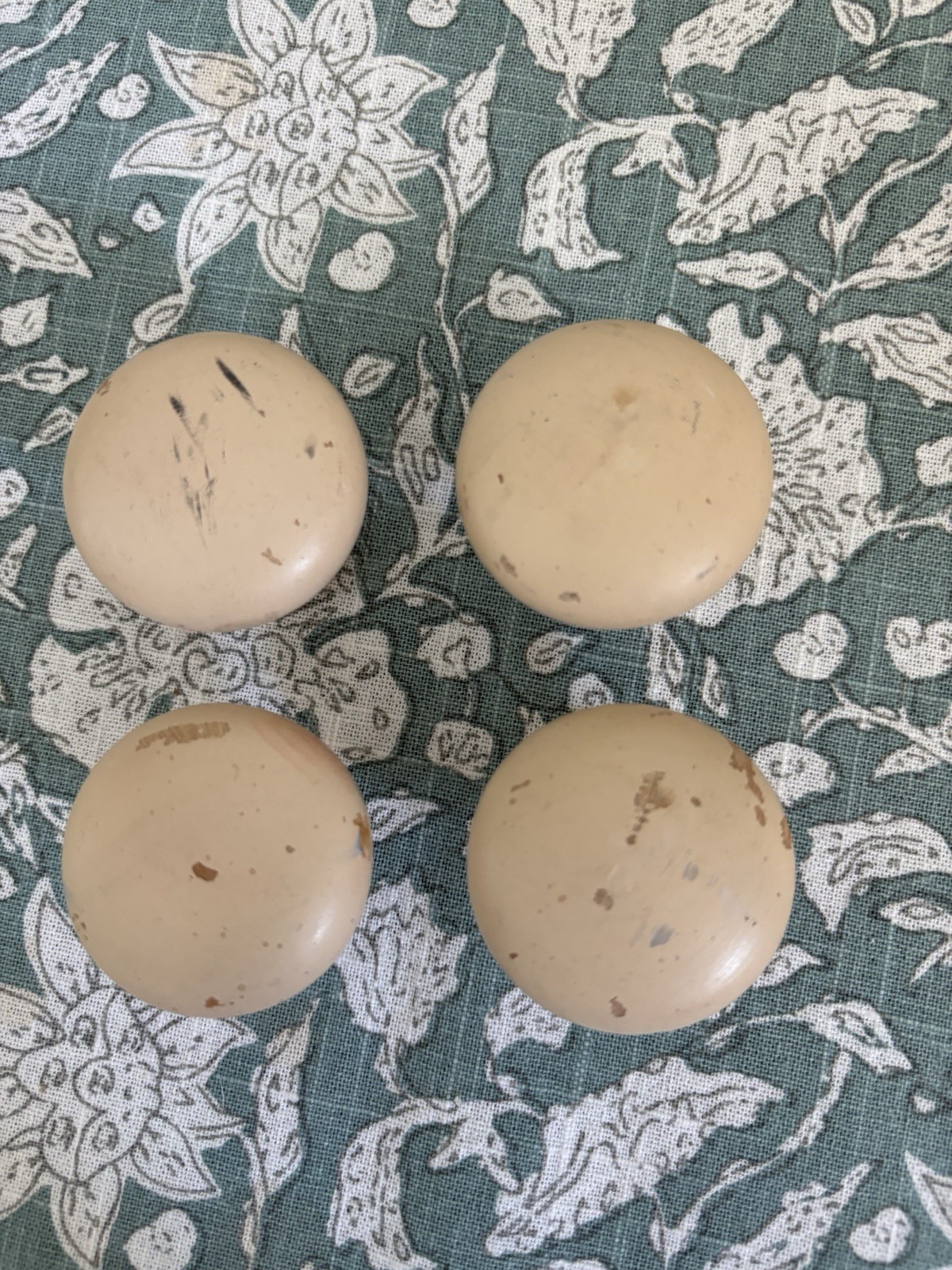 Vintage Oak Cream Wood Drawer Pull Knobs 2″ Inch Round Lot 4 Pieces Furniture