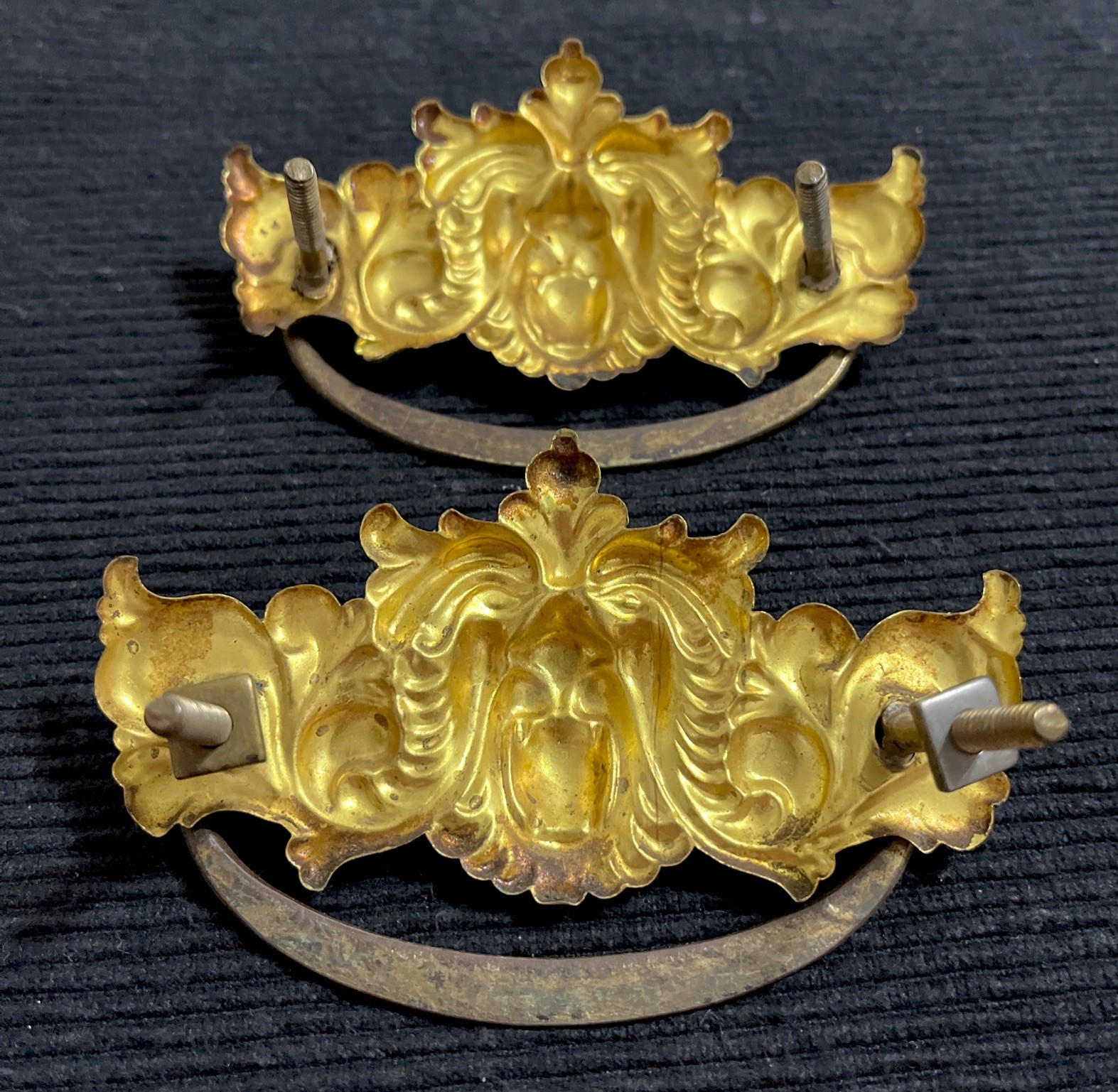 LION HEAD LOT OF 2 DRAWER PULLS BRASS BACKPLATE, METAL HANDLE ANTIQUE-VINTAGE ⭐️