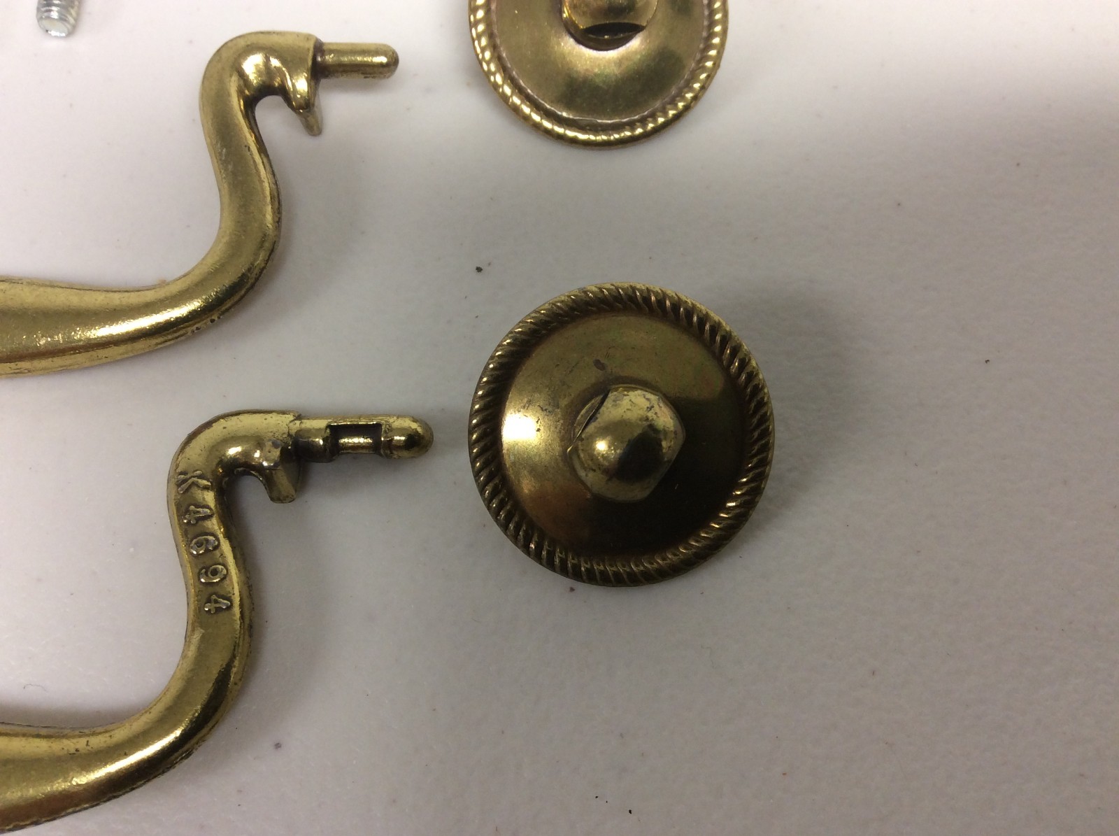 Vintage Keeler Brass Co. Solid Brass Drop Pull & Beaded Rossetts 3″ Center Pair