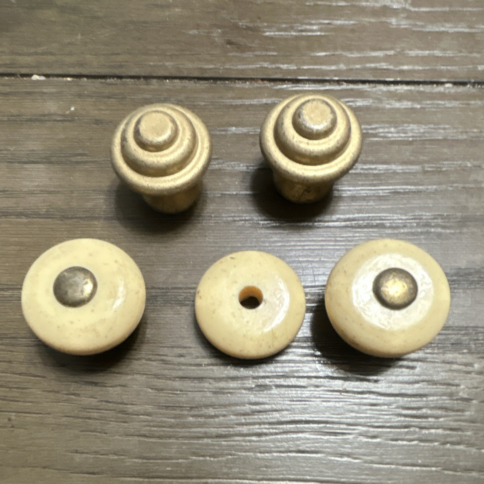 Lot of 5 Vintage Beige Ceramic & Gold Tone Metal Round Drawer Knobs Bakelite(?)