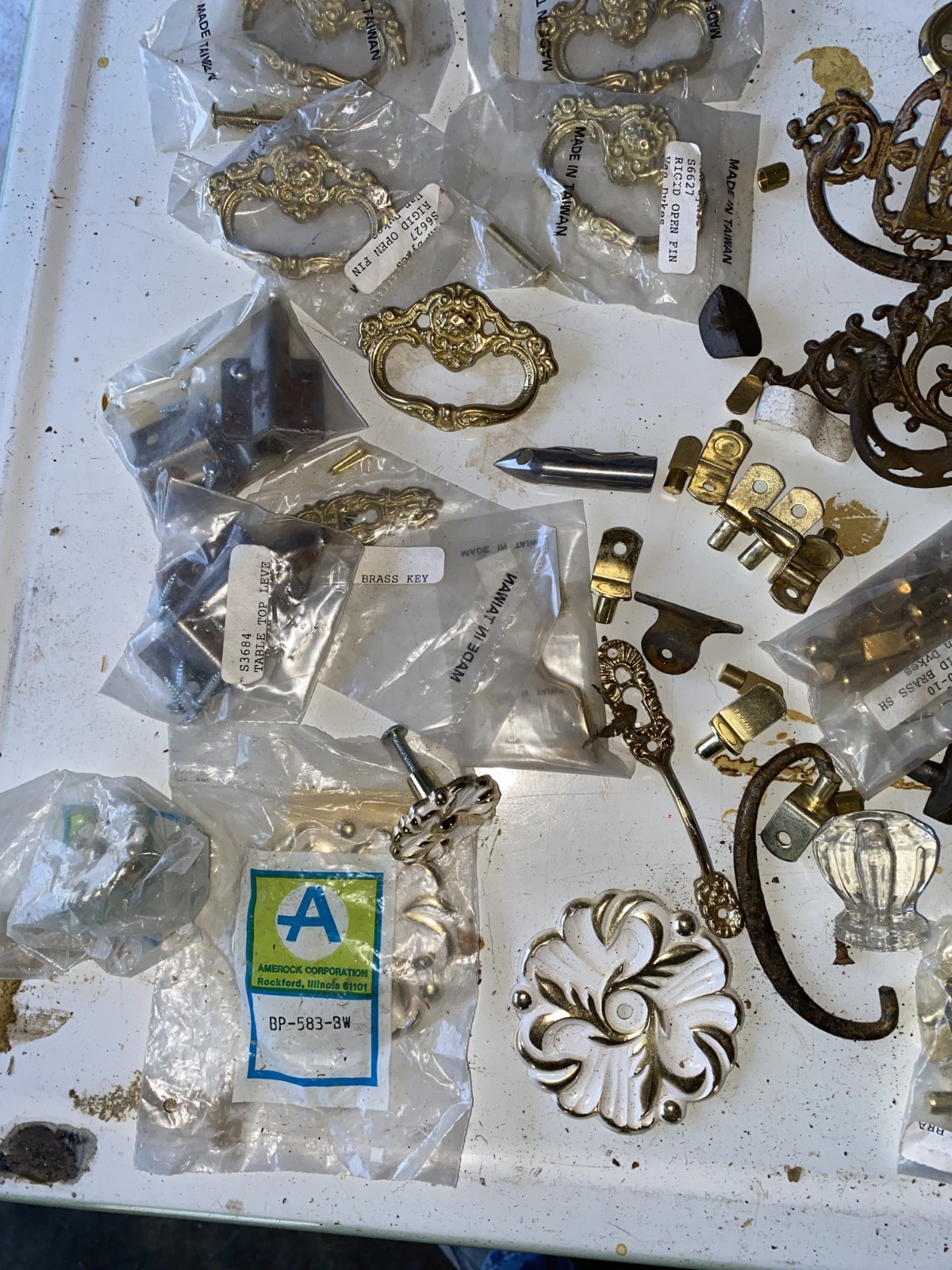 ANTIQUE FURNITURE HARDWARE DRAWER PULLS KEY ESCUTCHEONS & MORE VINTAGE & NEW