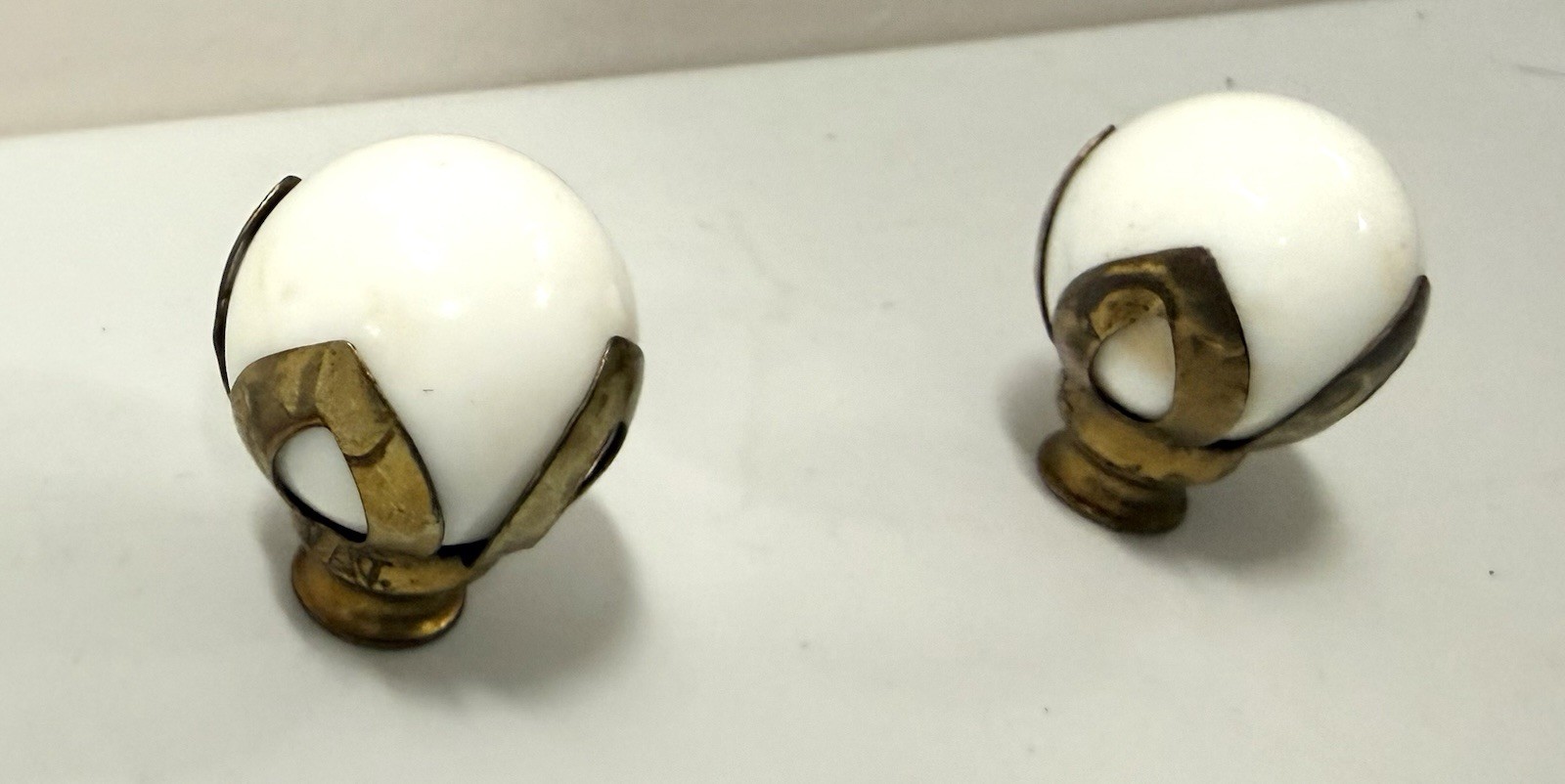 VTG Lot 2 Round Porcelain & Brass 1.25 In Drawer Cabinet Ball Pulls Knobs