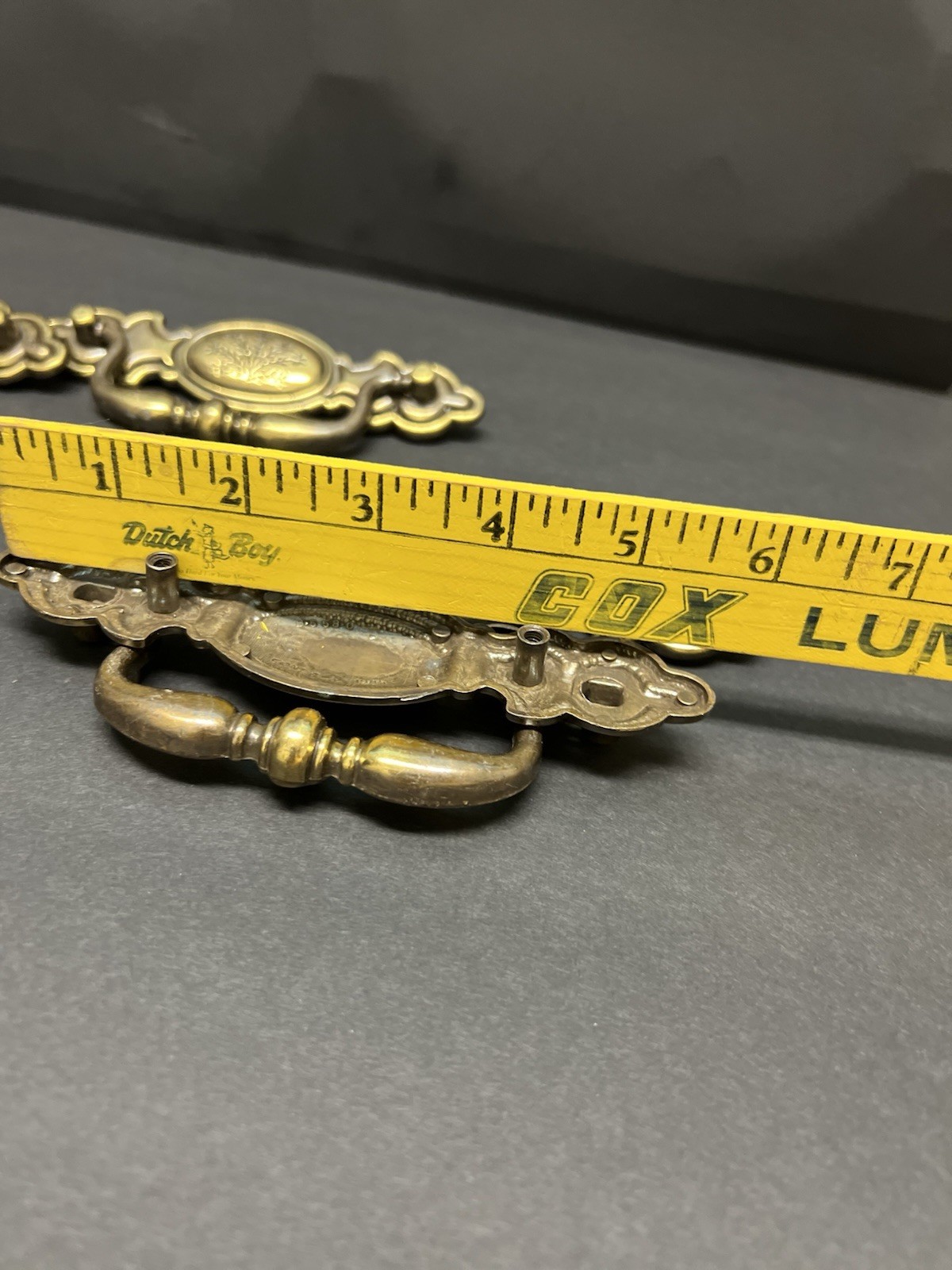 Lot (6) Vintage Bail Pull Features An Ornate Oval Backplate With Floral Design
