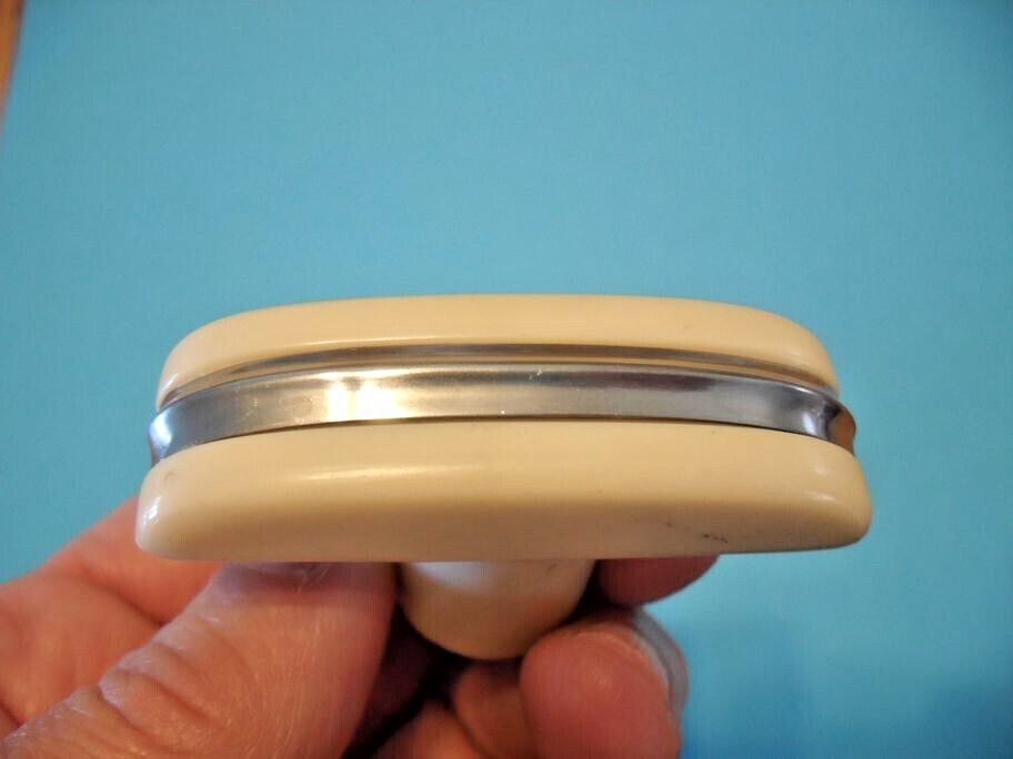 Vintage Nos Beige Bakelite Drawer Pulls Cabinet Tee Handles Chrome Strip