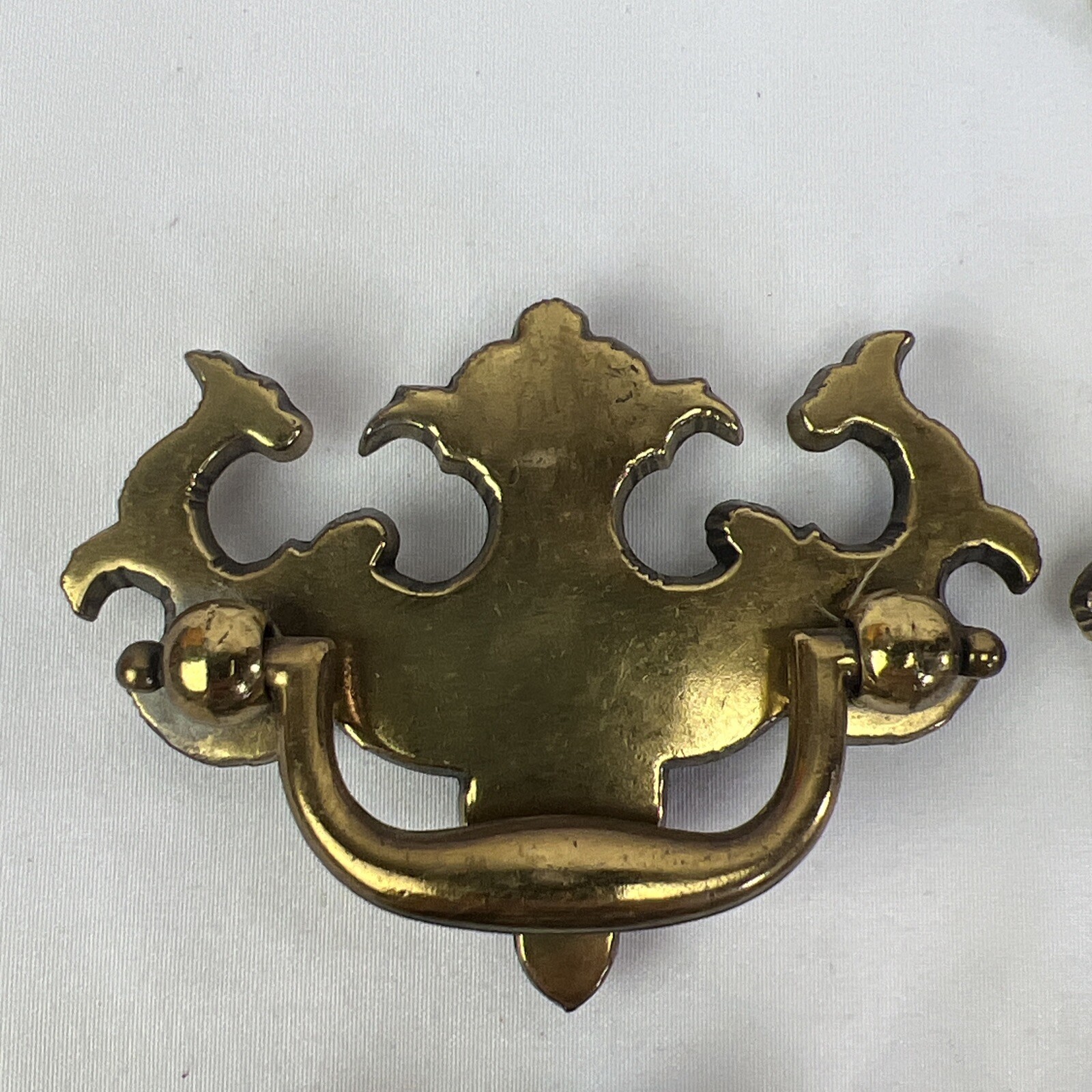 Vintage Keeler Brass Co KBC1 #8652 Brass Dresser Drop Pulls & Key Hole Lot Of 20