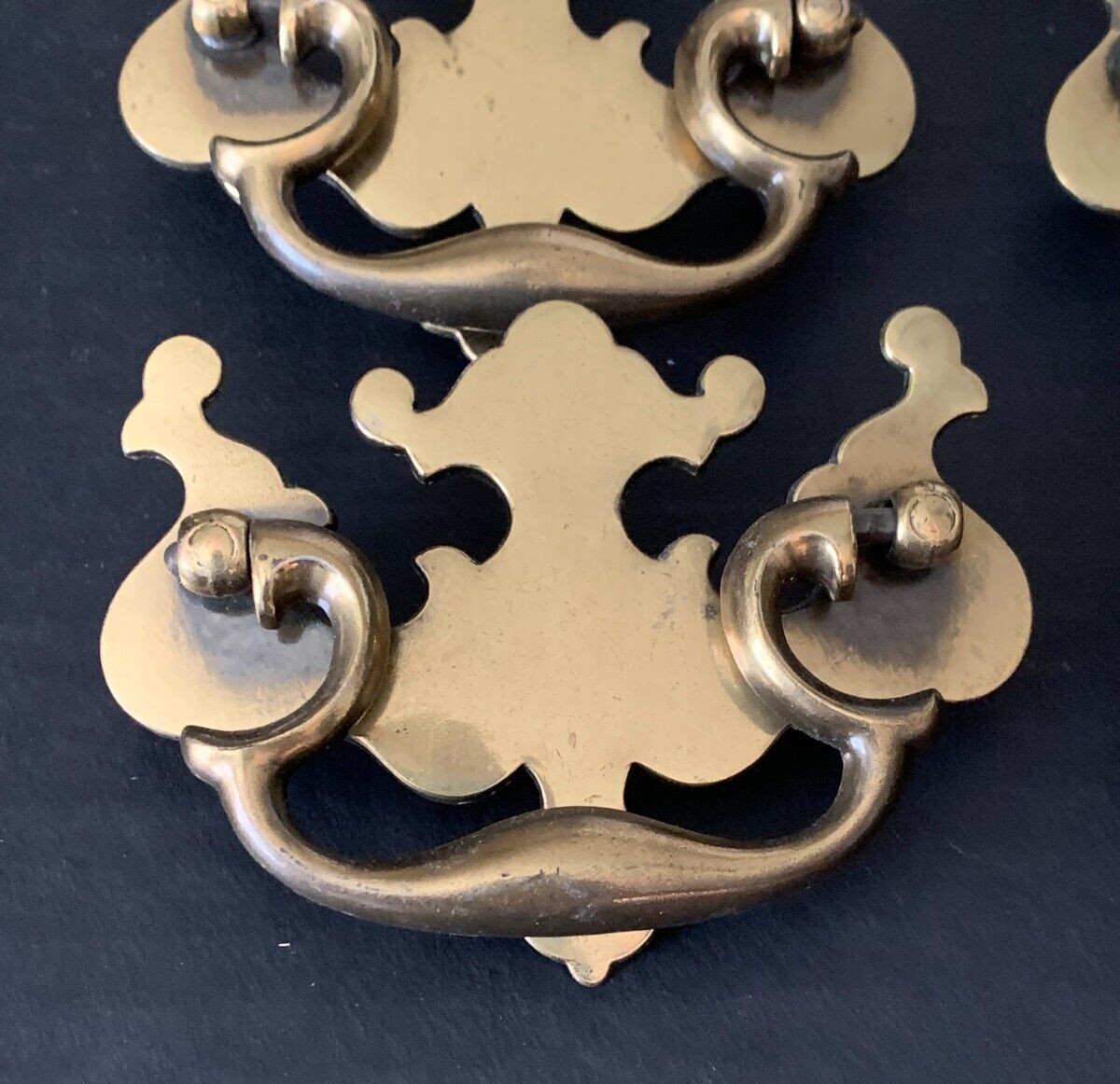 Vtg KBC Keller Brass Colonial Metal Batwing Drawer Pulls Screws 3″CC – Lot(s) 12