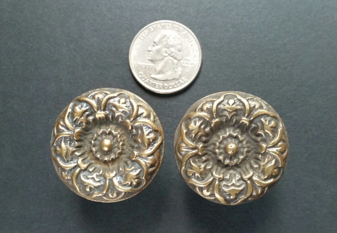 4 x Antique Vict. Style Solid Brass ROUND KNOBS Ornate FLORAL 1-1/4″ dia. #K25