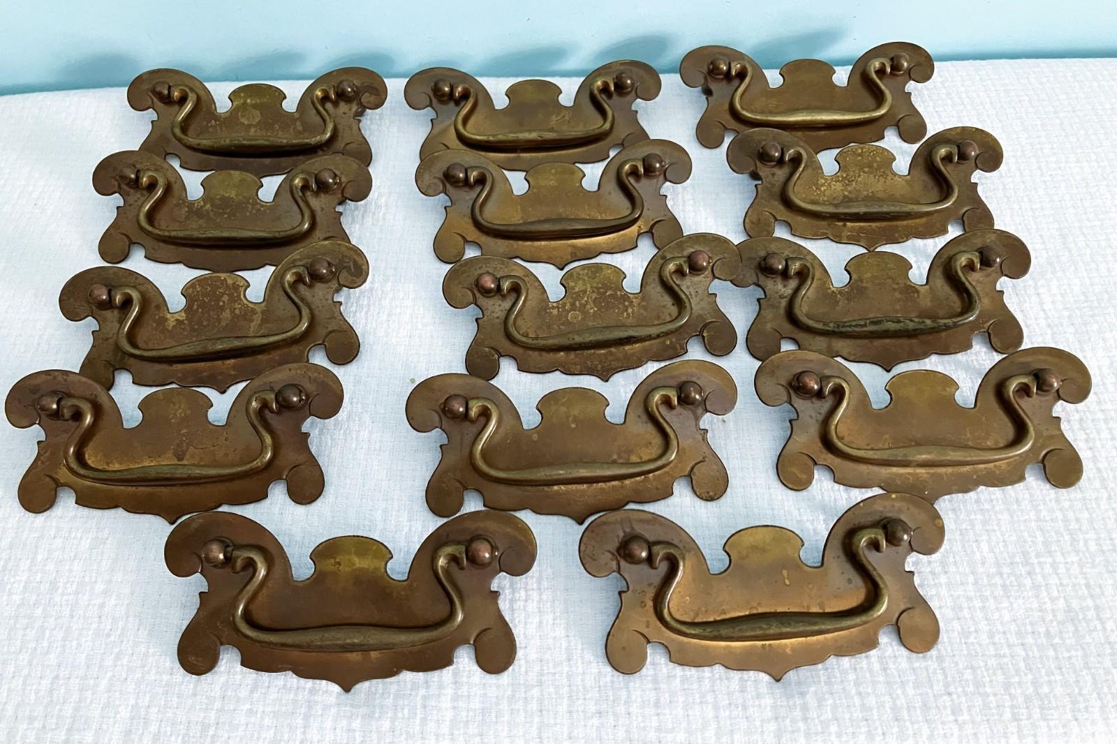🔴 Vintage Brass Drawer Pulls 3.5″ Center Lot of 14 w/ Screws Great Patina
