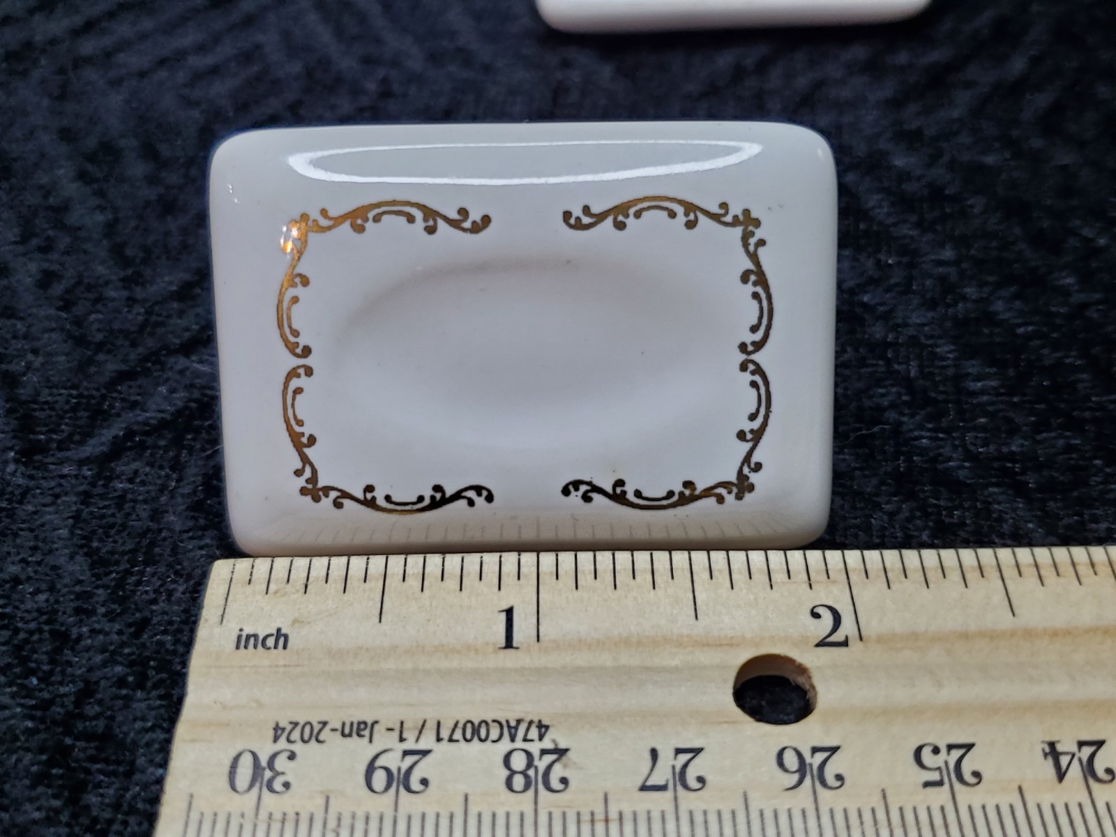 4 Vtg Rectangular White Ceramic Drawer Pulls Ornate Gold Trim 2 Screws Excellent