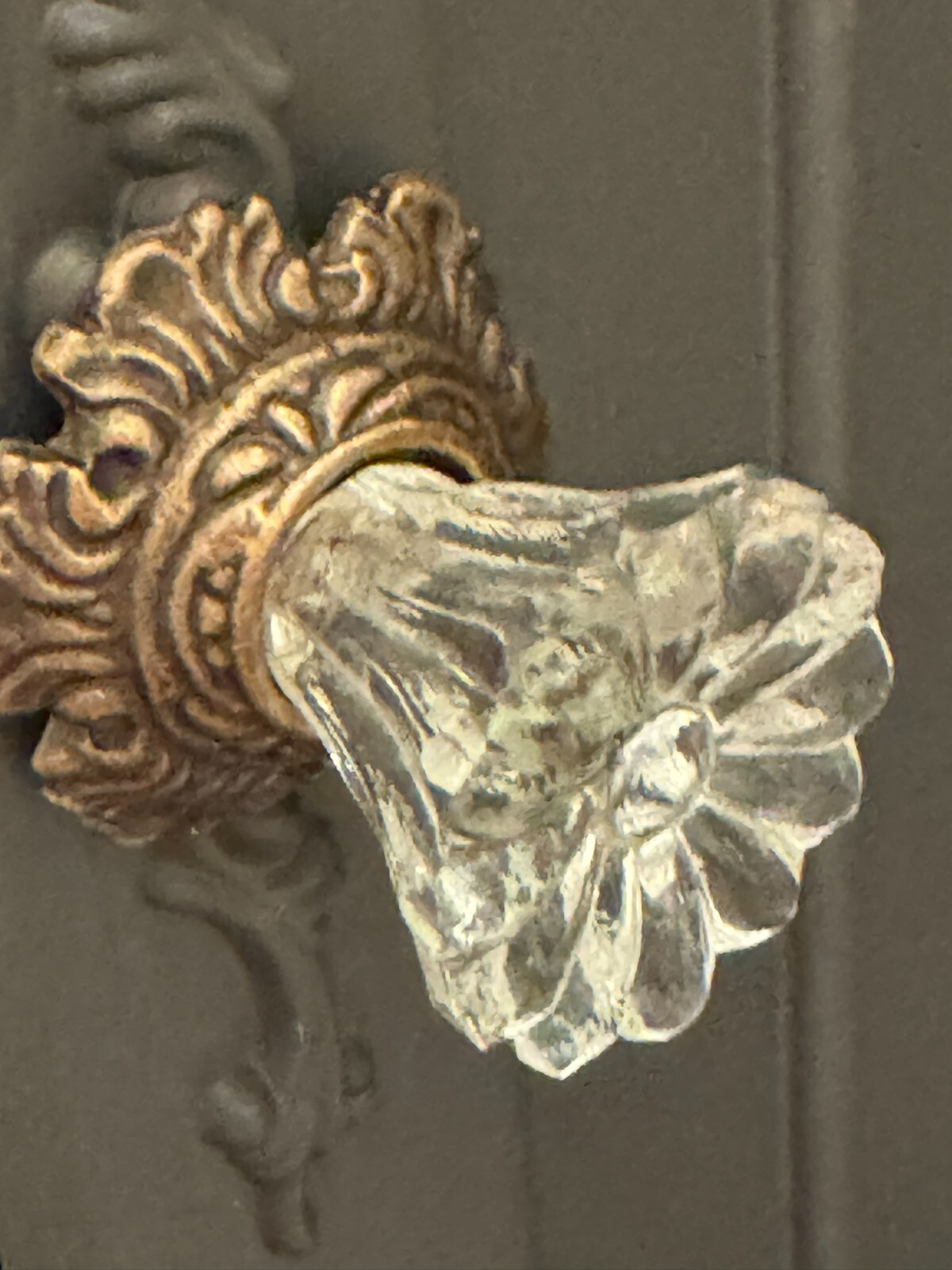 ONE; Vintage-Brass Metal Flower Crystal Clear Glass bronzed Knob Handle pulls