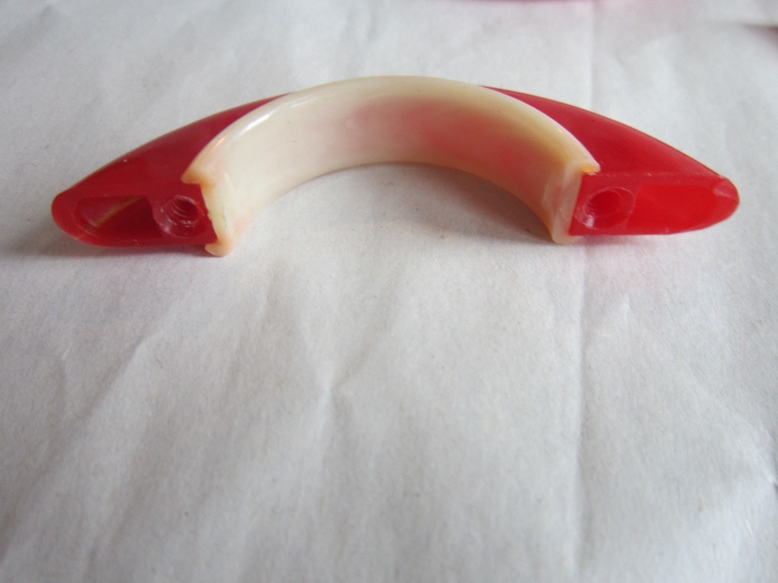 Set of 6 Vintage Red & White Plastic Art Deco Drawer / Cabinet Pulls – Unused
