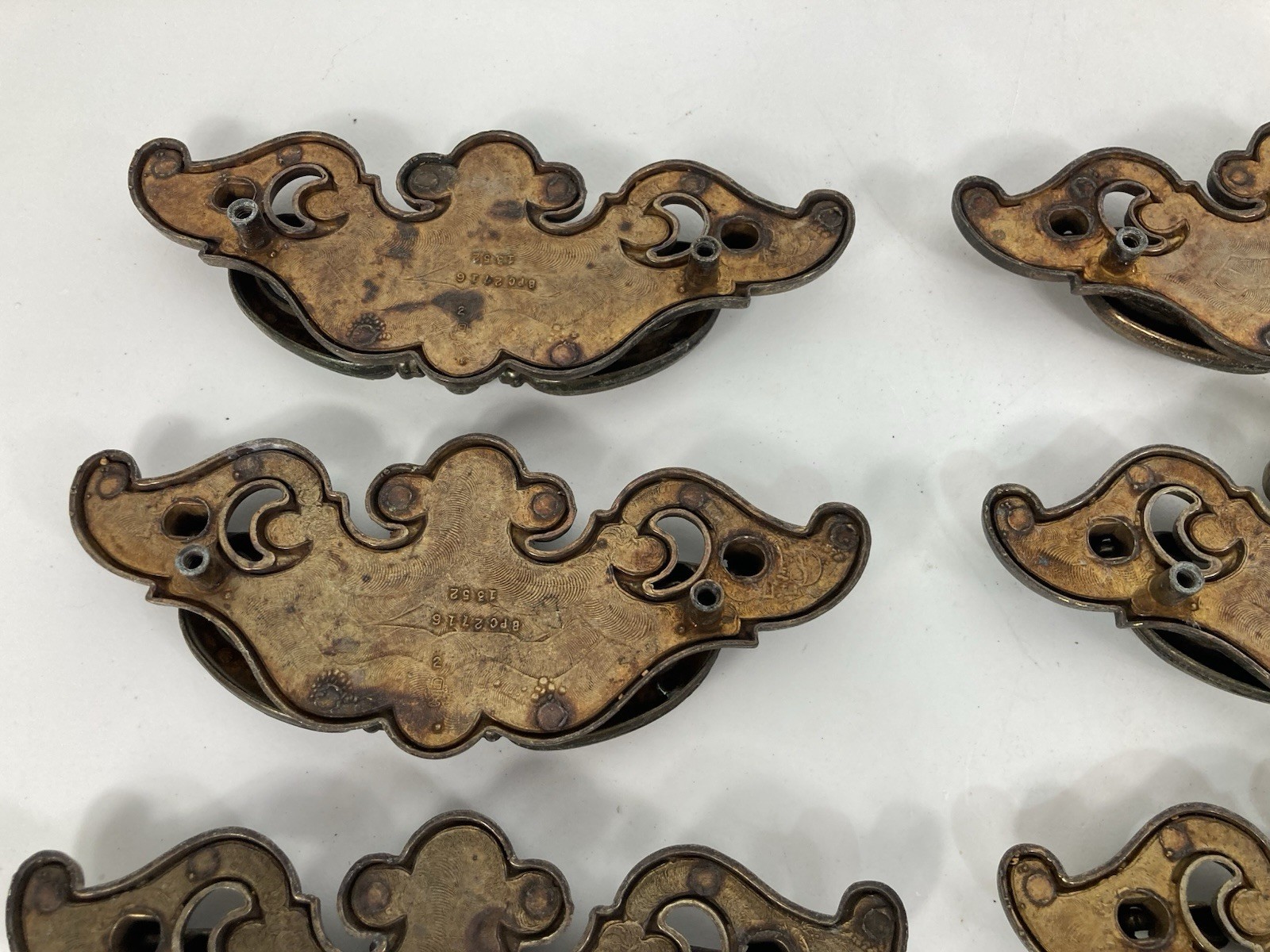 Vtg Reclaimed Brass Chippendale Batwing Bail Drawer Pulls Set Of 14 Patina
