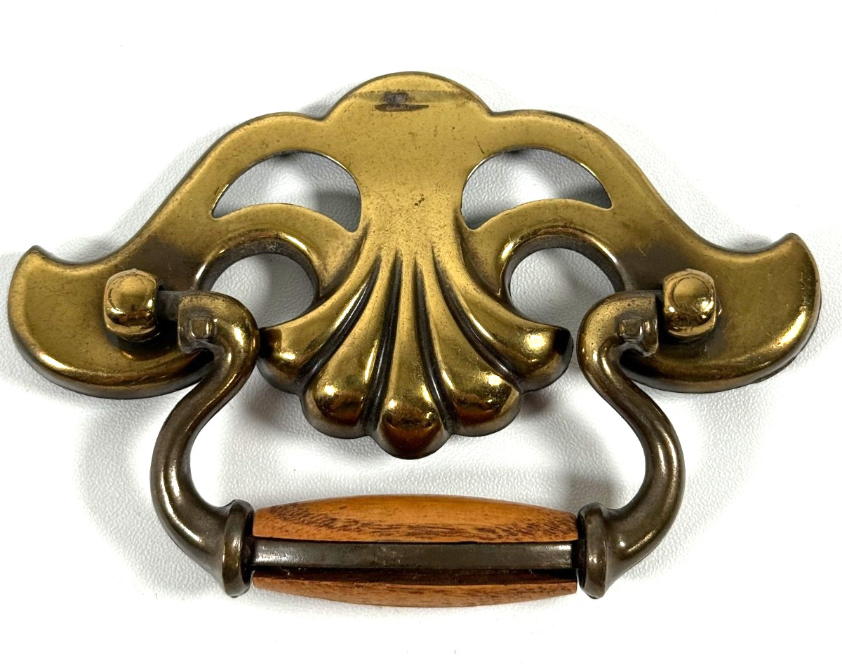 Vintage Set of 9 KBC Keeler Brass N10850 Shell Bail Drawer Pulls Wood Grips