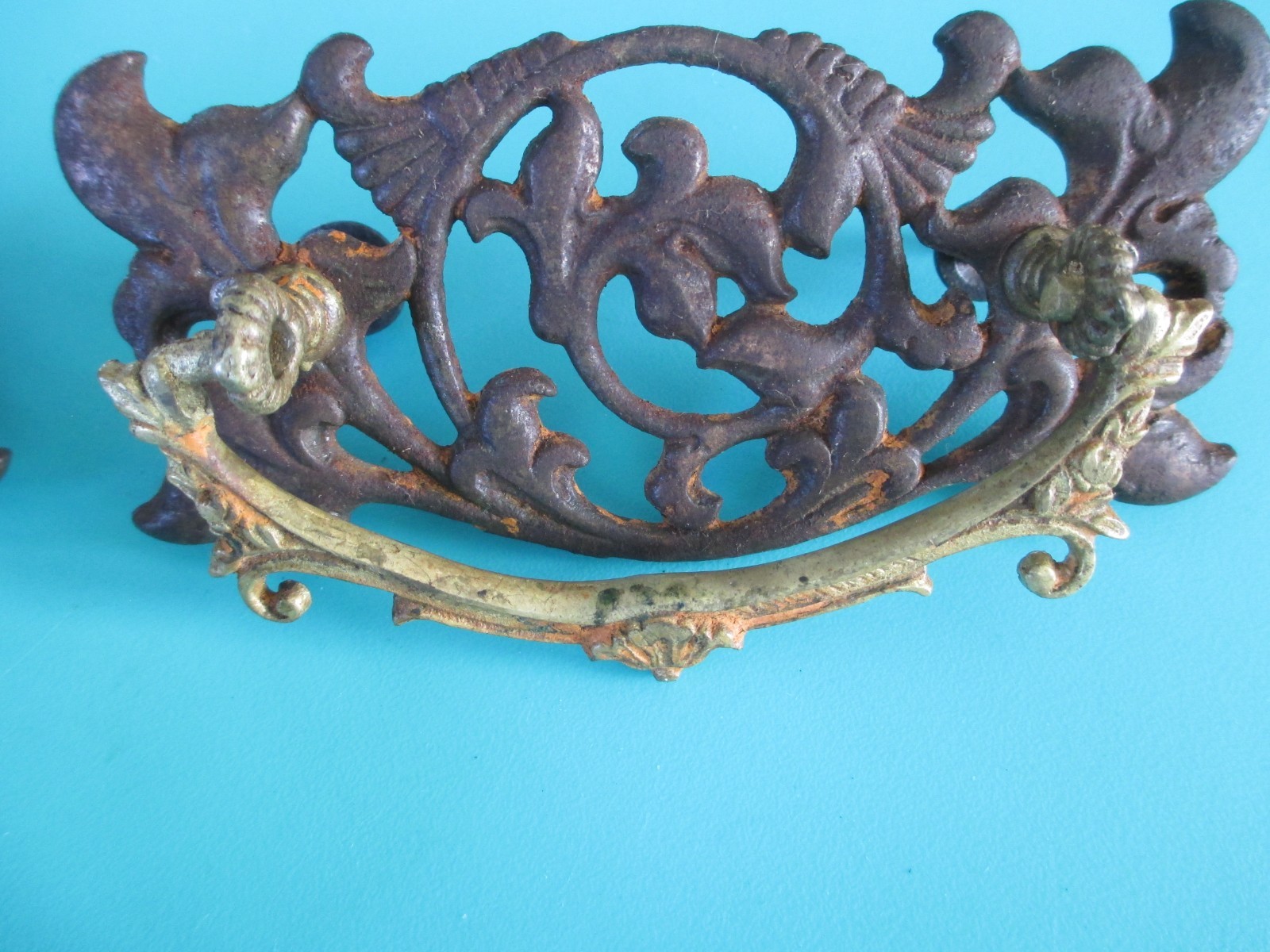 3 VINTAGE ANTIQUE VICTORIAN CAST IRON DROP BAIL CABINET DRAWER PULL HANDLES