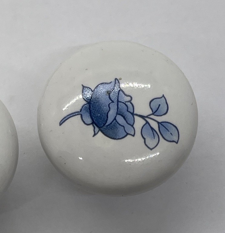 Set of 3 VTG Round Porcelain Blue and White Floral Design Door Knob Dresser Pull