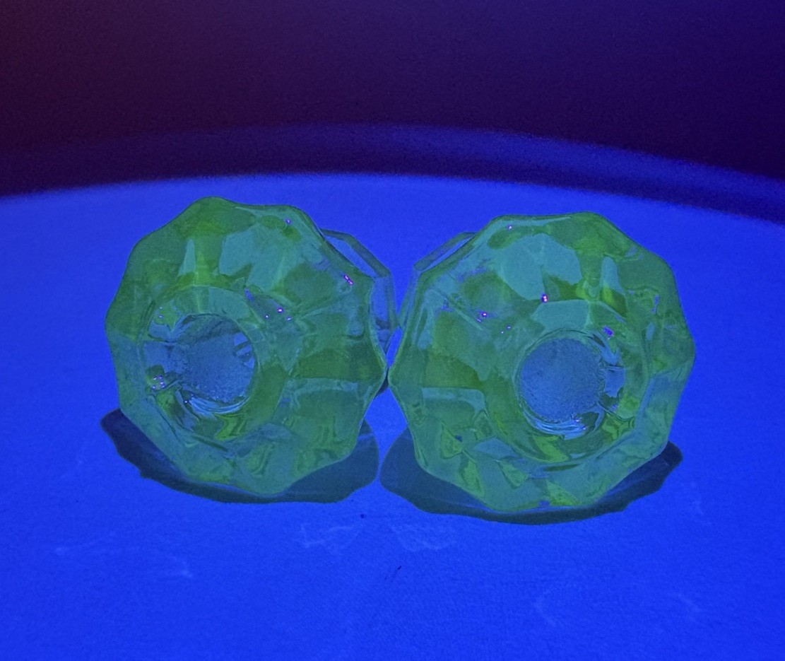 2 Antique GREEN URANIUM DEPRESSION GLASS Knobs Pulls Cabinet 1 1/8”—GLOWS!