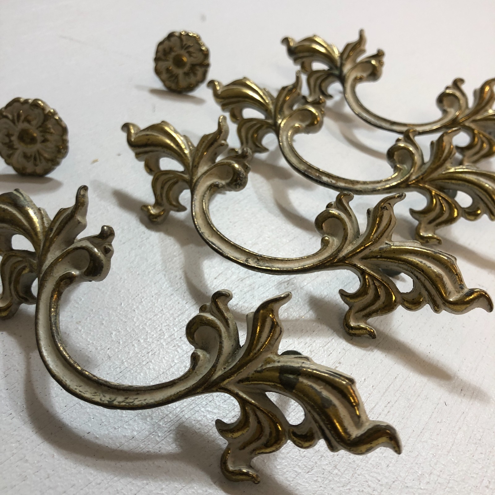 4 French Antique Victorian Drawer Handles & 2 Pulls Dresser Hardware Brass vtg
