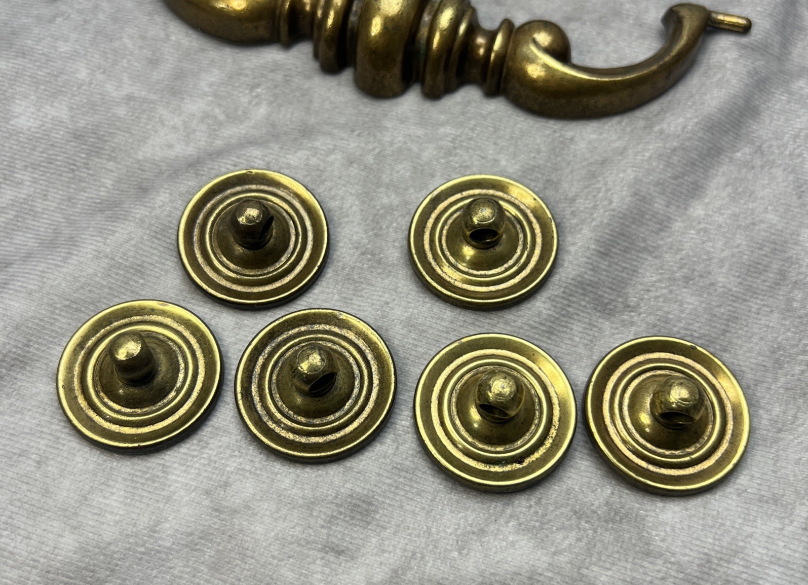 Lot 7 Antique Brass Metal Drop Bail Pulls Drawer Handles Dressers Cupboards B6