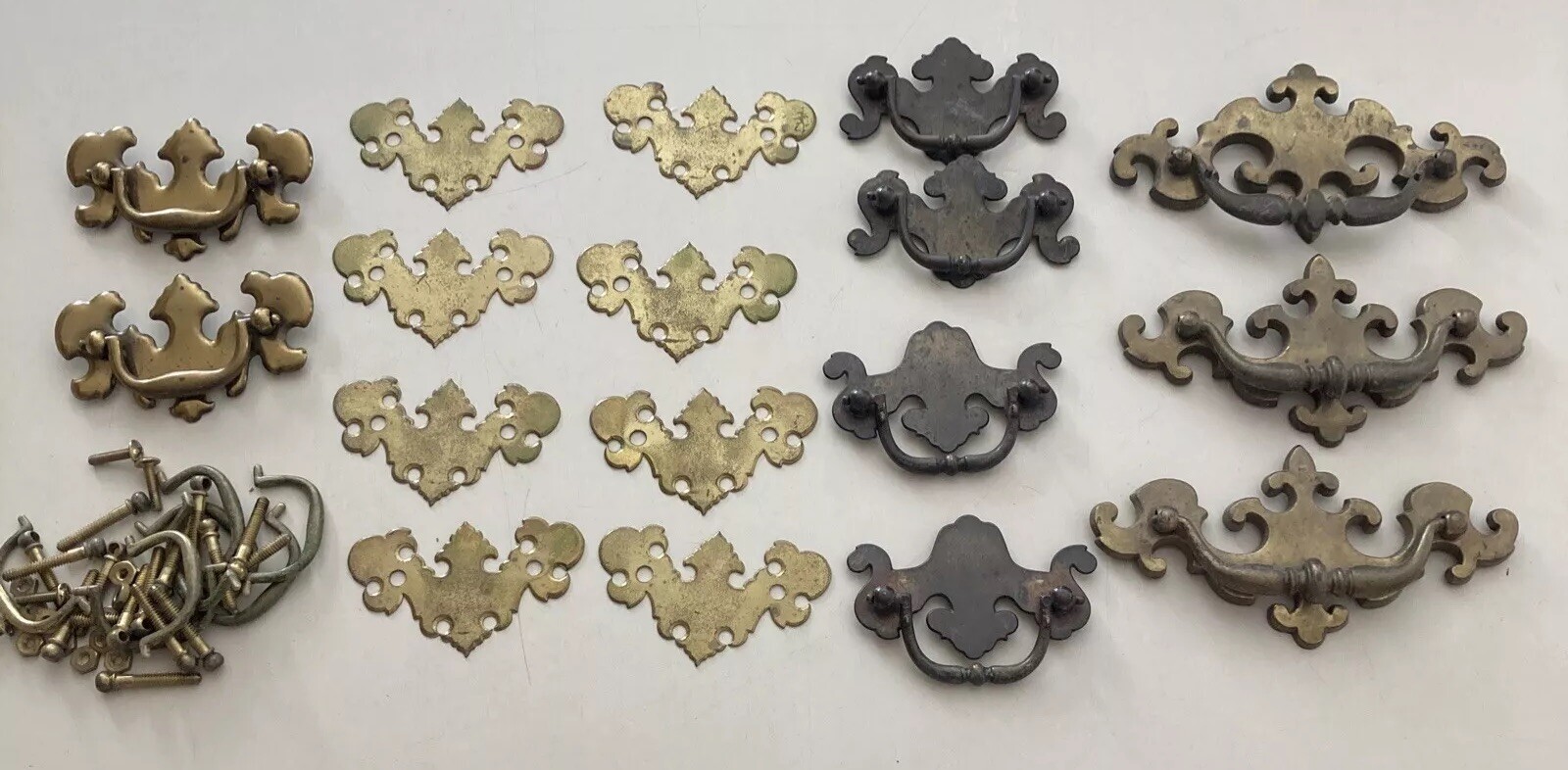 Vintage Hardware 8 Dresser Drawer Plates & 17 Dresser Drawer Pulls – mixed lot