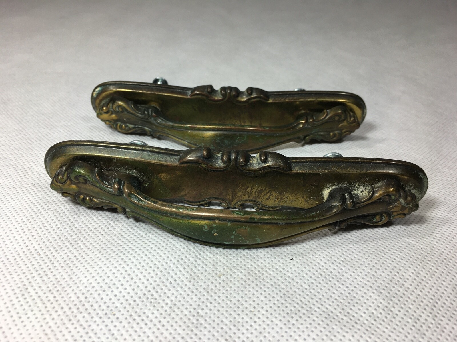 Vintage Brass Drawer Pull Handles Lot of 4 & Everbilt Door Pull Black Enamel