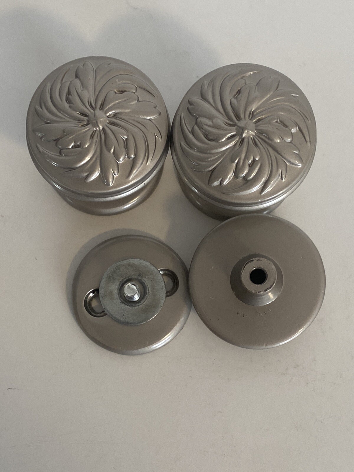 3x – Pewter Look Pulls Raised Floral 1-1/4” Round w/In/Out Mounting Bracket Read