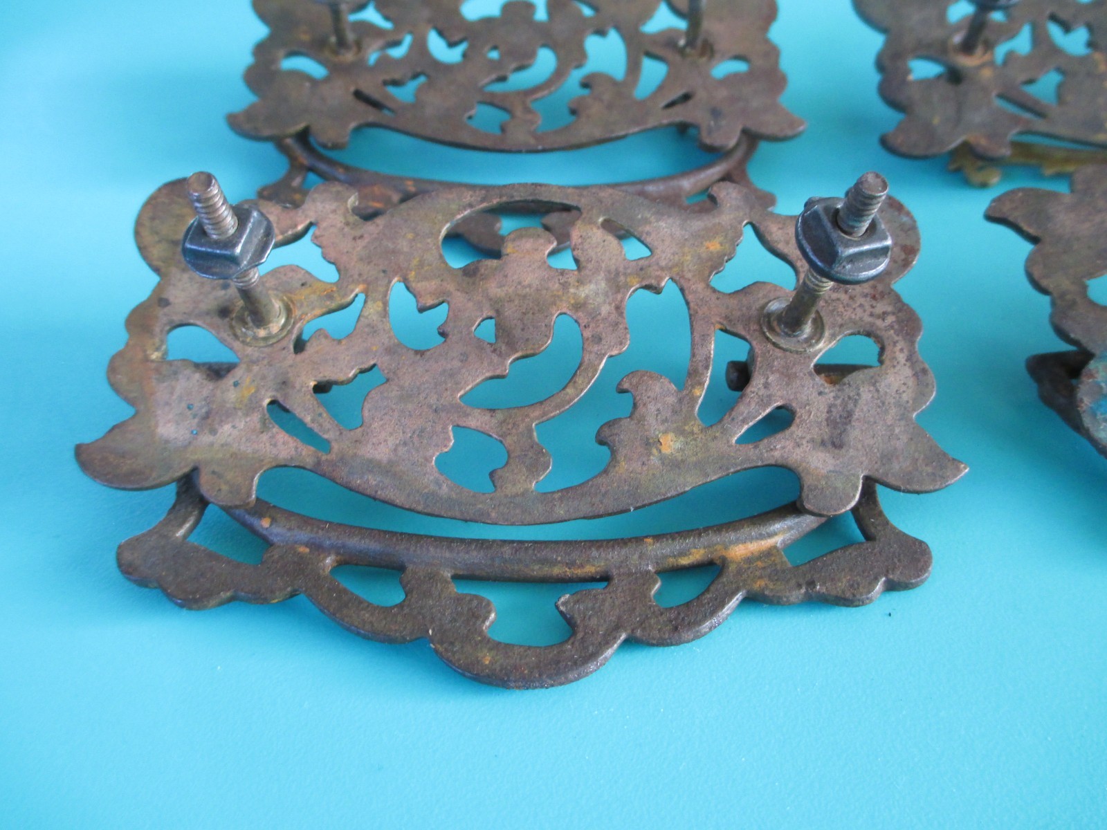 3 VINTAGE ANTIQUE VICTORIAN CAST IRON DROP BAIL CABINET DRAWER PULL HANDLES
