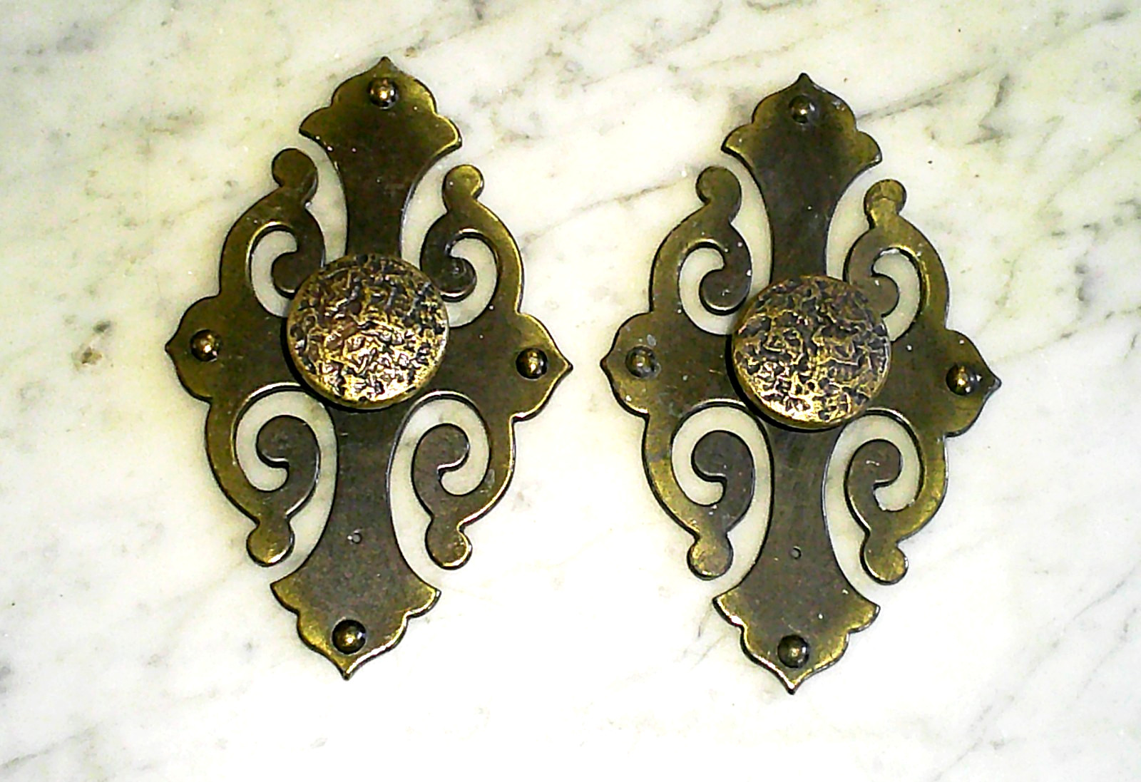 2 Vintage Amerock Textured Brass Knobs & Large Brass Back Plates, Gothic style