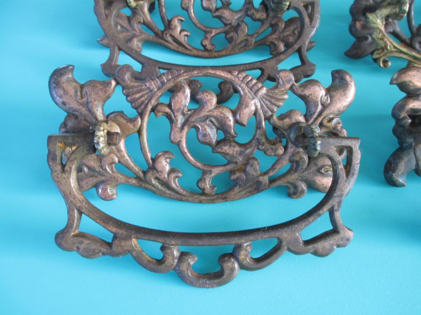 3 VINTAGE ANTIQUE VICTORIAN CAST IRON DROP BAIL CABINET DRAWER PULL HANDLES