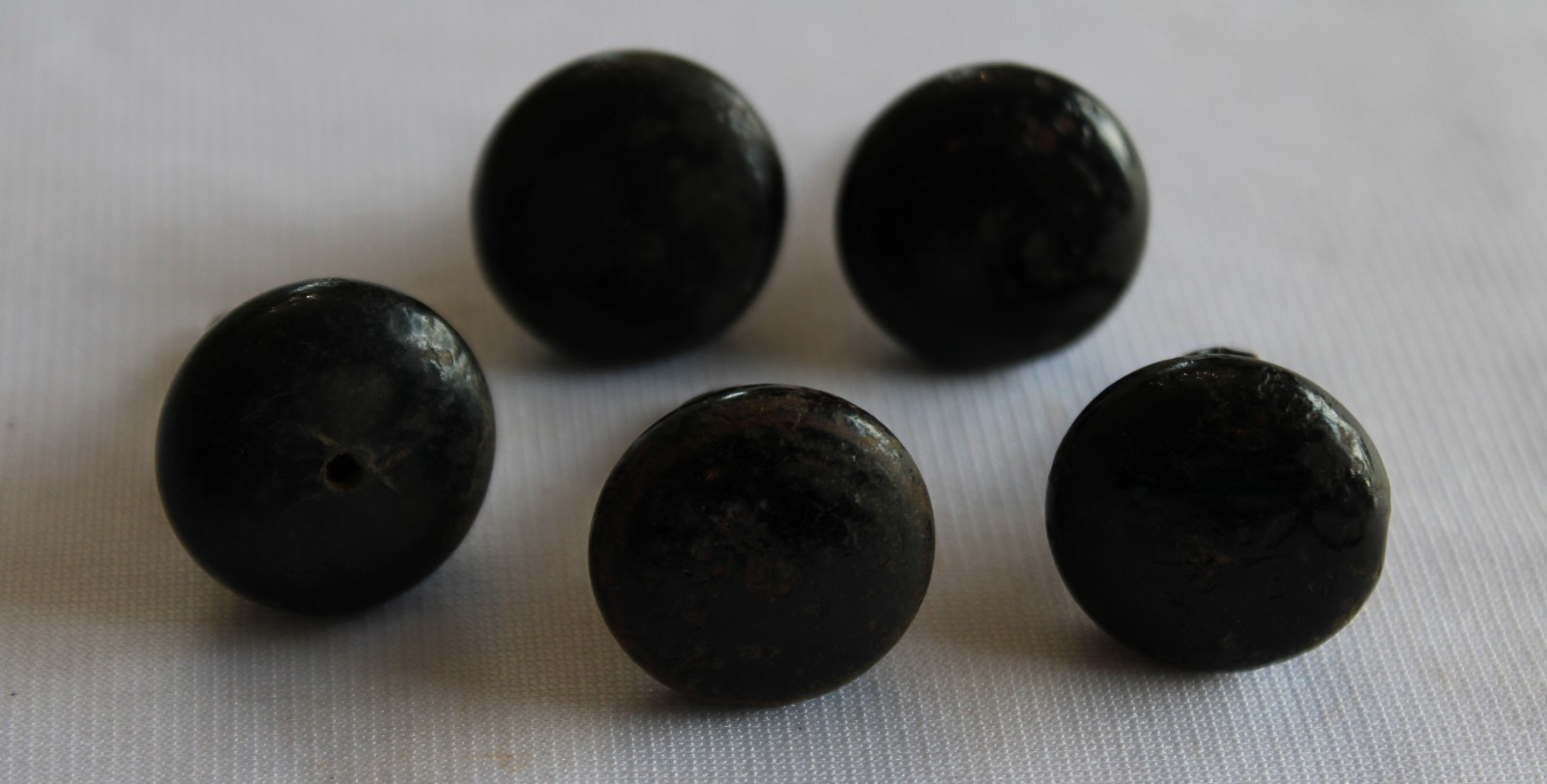 LOT 5 EARLY ANTIQUE 1″ WOOD CABINET DRAWER PULL KNOBS