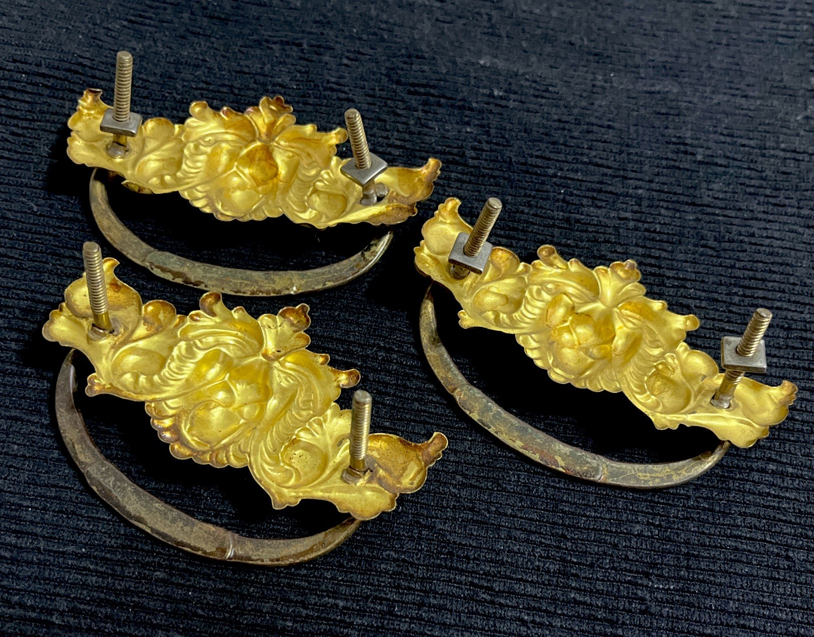 LION HEAD LOT OF 3 DRAWER PULLS BRASS BACKPLATE, METAL HANDLE ANTIQUE-VINTAGE ⭐️