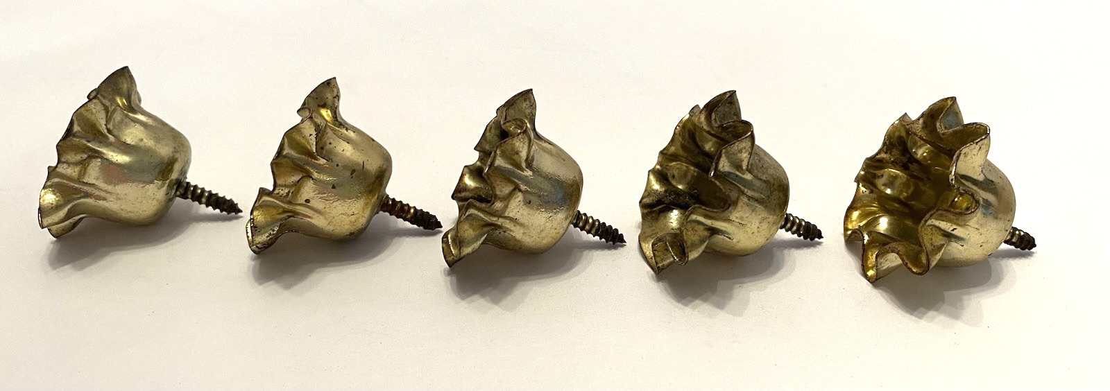 Set of 5 VTG Brass Flower/Sun Shape 1.25″ x .75″ Cabinet/Drawer Pulls/Knobs
